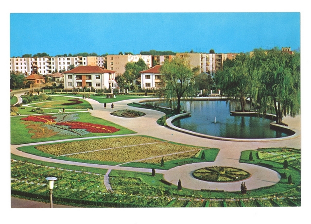 1770-1 - Pitesti. Parc in cartierul Calea Bucuresti